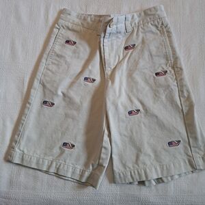 Vineyard Vines boys size 12 twill shorts with allover flag whale design